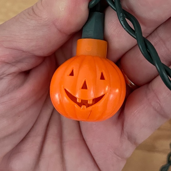 Vintage Blow Mold Halloween Pumpkins String Light Set of 20 Fall Decor 1" Mini - Picture 3 of 4